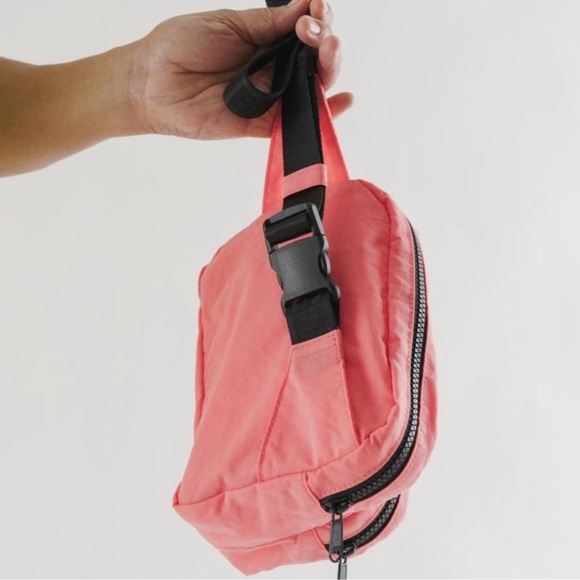 Baggu Fanny Pack Belt Bag in Watermelon Pink - Picture 4 of 9
